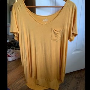 super cute Hollister tee